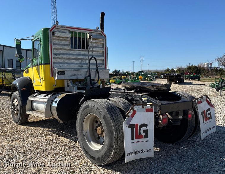 image for item DW7278 2016 Peterbilt 337 semi truck