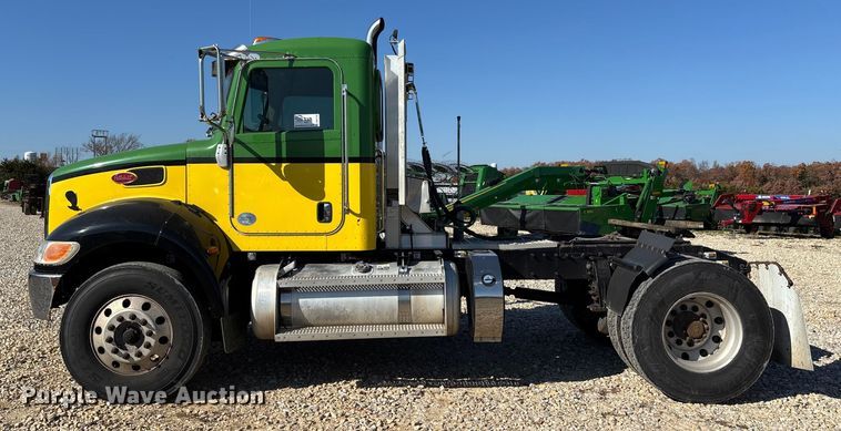 image for item DW7278 2016 Peterbilt 337 semi truck