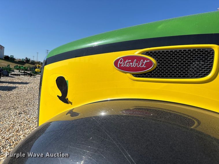 image for item DW7278 2016 Peterbilt 337 semi truck