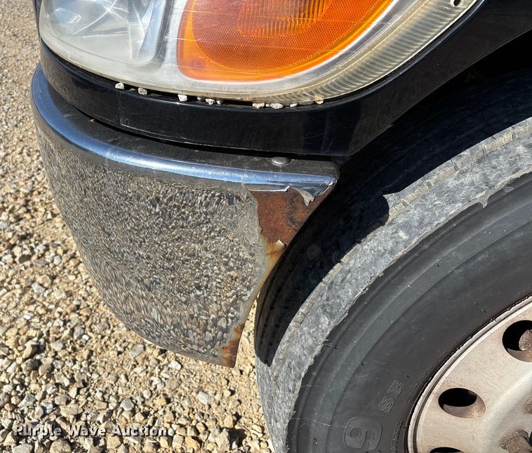 image for item DW7278 2016 Peterbilt 337 semi truck