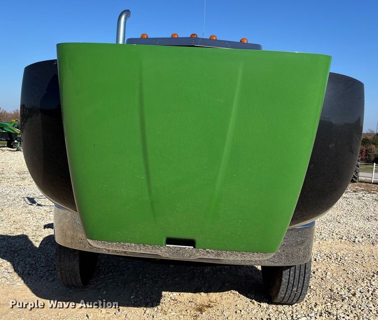 image for item DW7278 2016 Peterbilt 337 semi truck