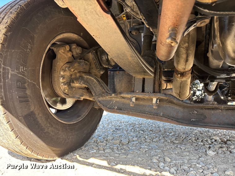 image for item DW7278 2016 Peterbilt 337 semi truck