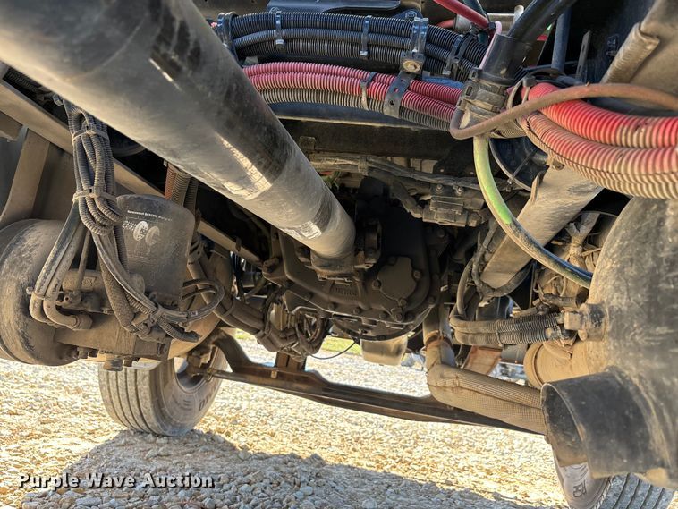 image for item DW7278 2016 Peterbilt 337 semi truck