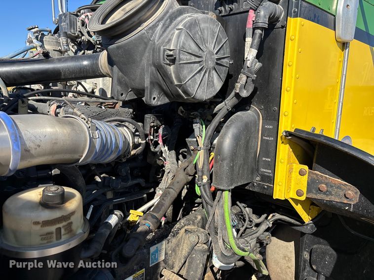 image for item DW7278 2016 Peterbilt 337 semi truck