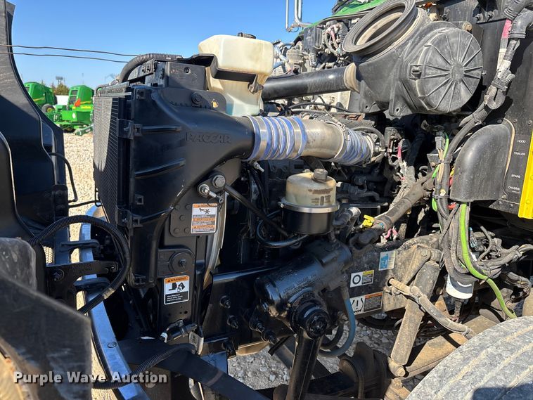 image for item DW7278 2016 Peterbilt 337 semi truck