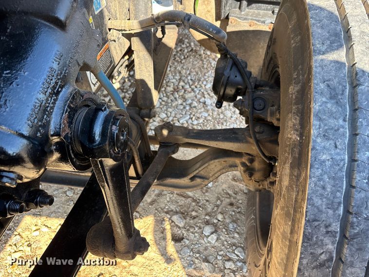 image for item DW7278 2016 Peterbilt 337 semi truck