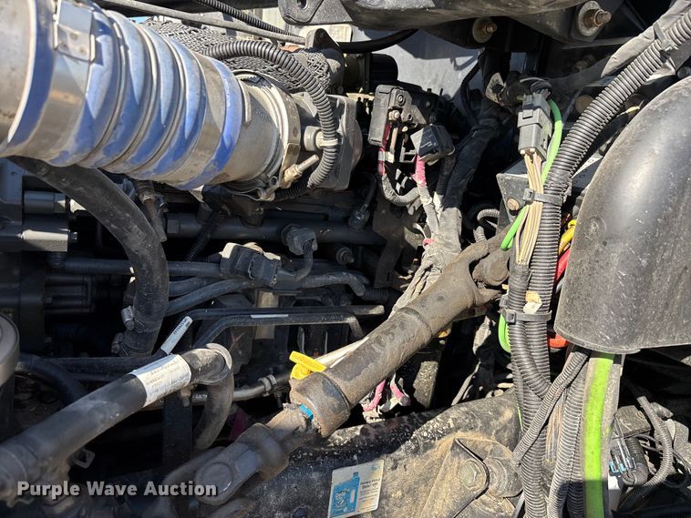 image for item DW7278 2016 Peterbilt 337 semi truck