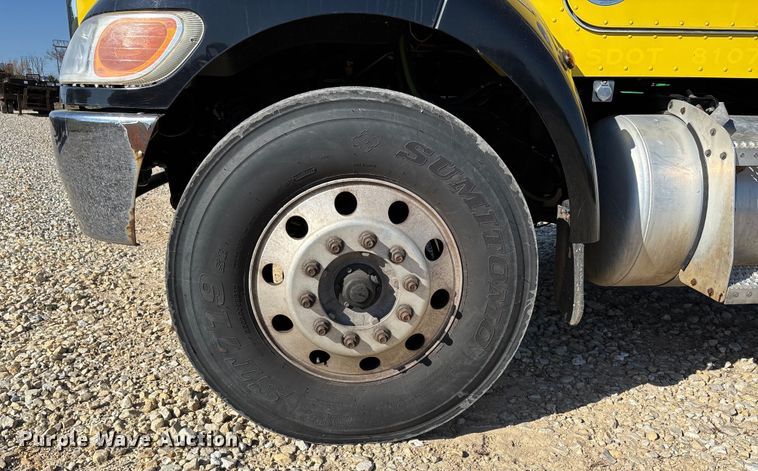 image for item DW7278 2016 Peterbilt 337 semi truck