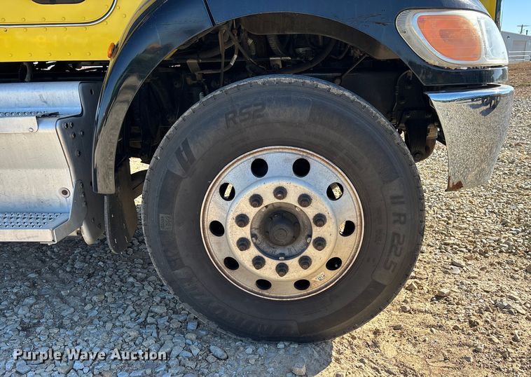 image for item DW7278 2016 Peterbilt 337 semi truck