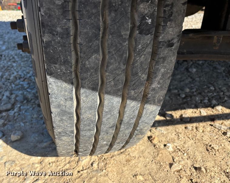 image for item DW7278 2016 Peterbilt 337 semi truck