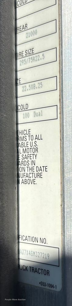 image for item DW7278 2016 Peterbilt 337 semi truck