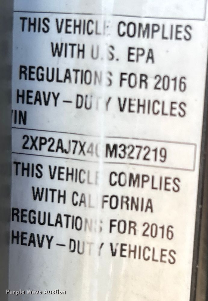 image for item DW7278 2016 Peterbilt 337 semi truck