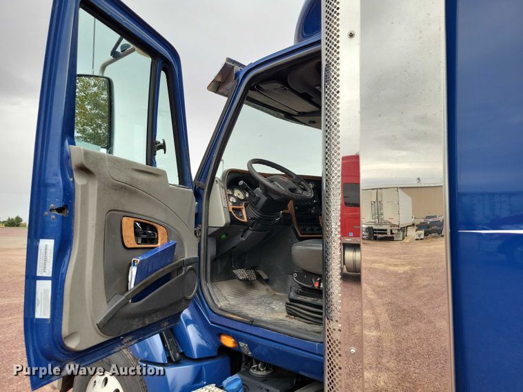 image for item DX6465 2017 International ProStar Plus 122 semi truck