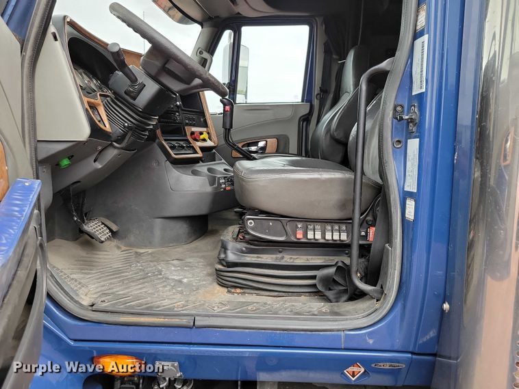 image for item DX6465 2017 International ProStar Plus 122 semi truck