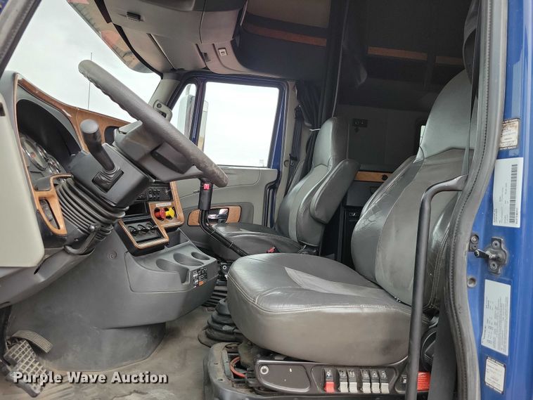 image for item DX6465 2017 International ProStar Plus 122 semi truck