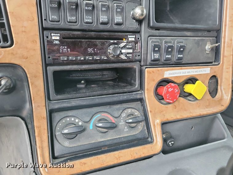 image for item DX6465 2017 International ProStar Plus 122 semi truck