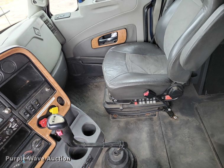 image for item DX6465 2017 International ProStar Plus 122 semi truck