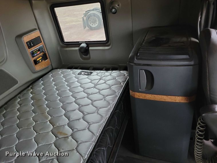 image for item DX6465 2017 International ProStar Plus 122 semi truck