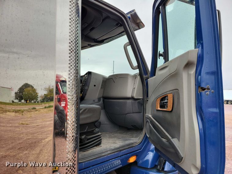 image for item DX6465 2017 International ProStar Plus 122 semi truck