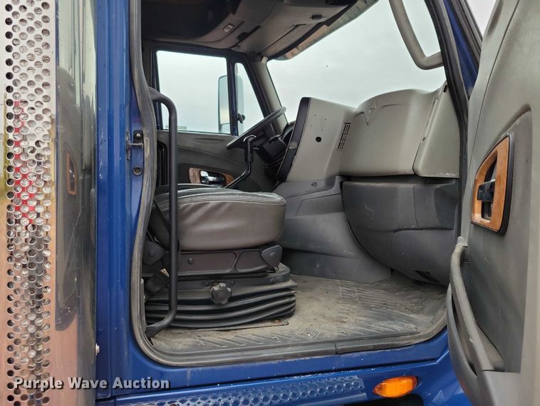 image for item DX6465 2017 International ProStar Plus 122 semi truck