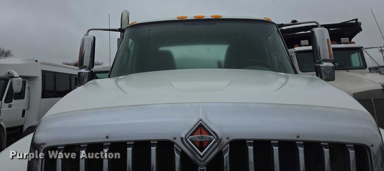 image for item DX7156 2016 International 7600 truck cab and chassis