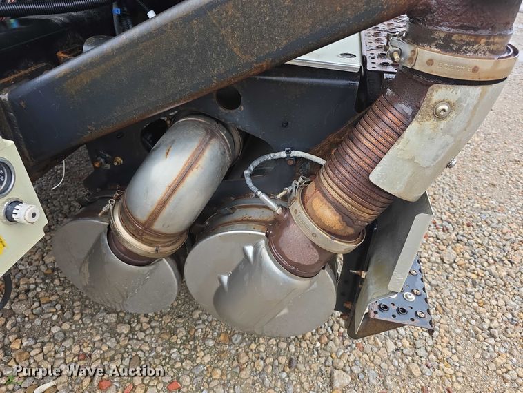 image for item DX7156 2016 International 7600 truck cab and chassis