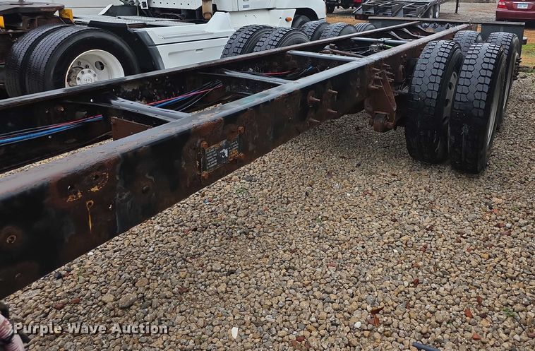 image for item DX7156 2016 International 7600 truck cab and chassis