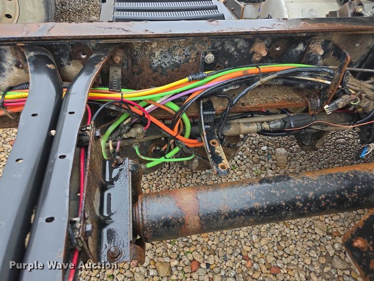 image for item DX7156 2016 International 7600 truck cab and chassis