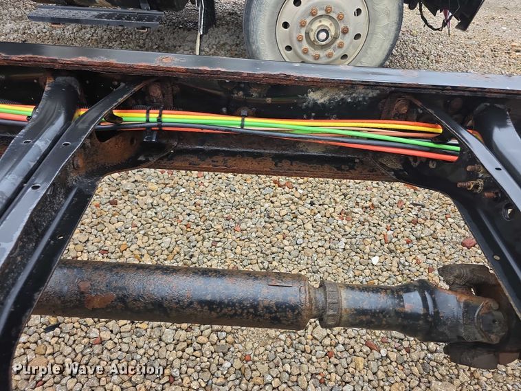 image for item DX7156 2016 International 7600 truck cab and chassis