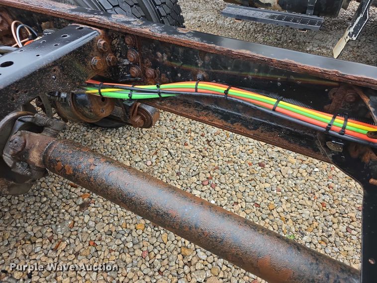 image for item DX7156 2016 International 7600 truck cab and chassis