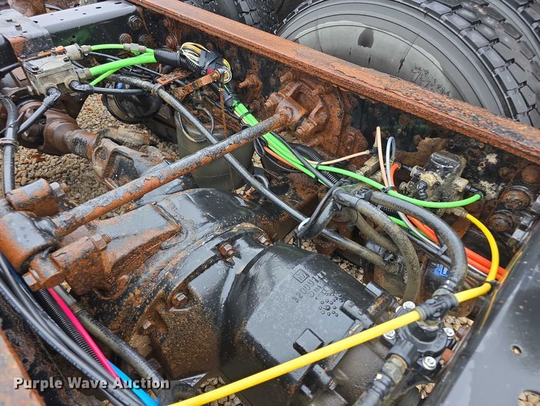 image for item DX7156 2016 International 7600 truck cab and chassis