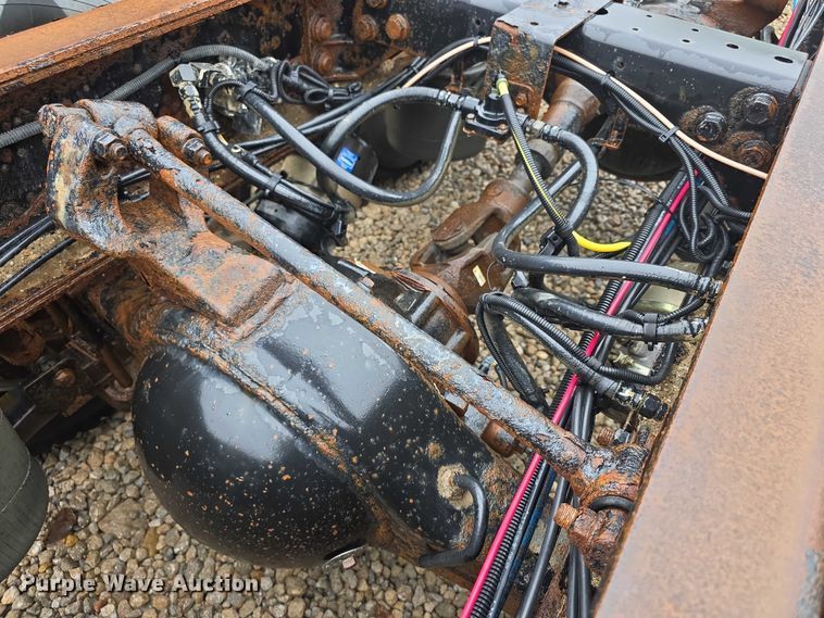 image for item DX7156 2016 International 7600 truck cab and chassis