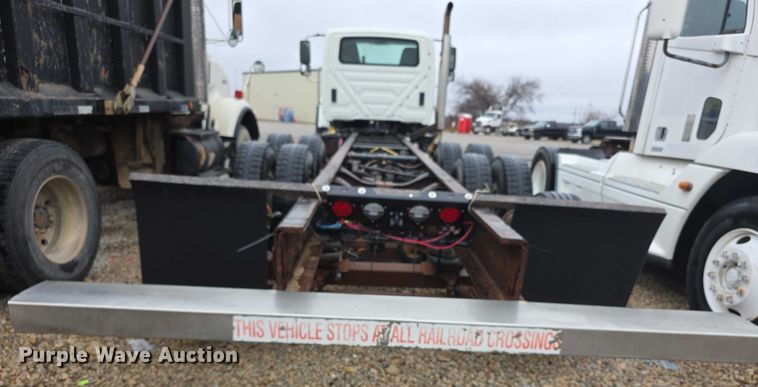 image for item DX7156 2016 International 7600 truck cab and chassis