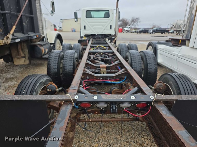 image for item DX7156 2016 International 7600 truck cab and chassis