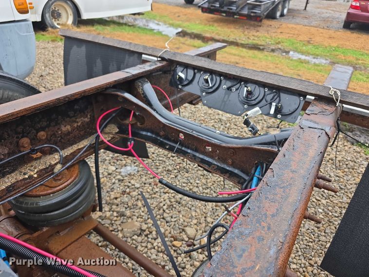 image for item DX7156 2016 International 7600 truck cab and chassis