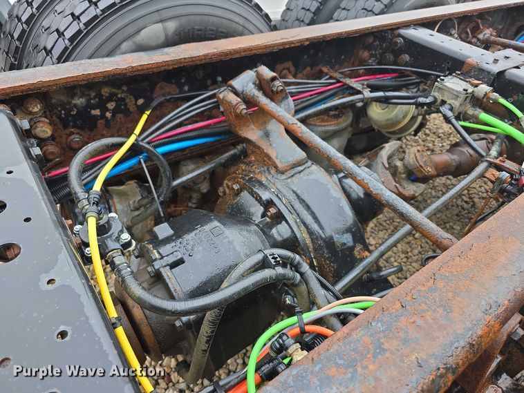 image for item DX7156 2016 International 7600 truck cab and chassis