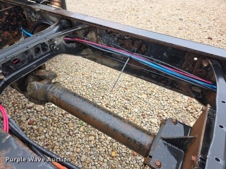 image for item DX7156 2016 International 7600 truck cab and chassis