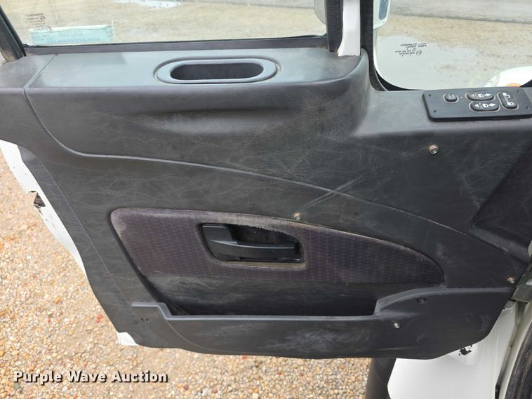 image for item DX7156 2016 International 7600 truck cab and chassis