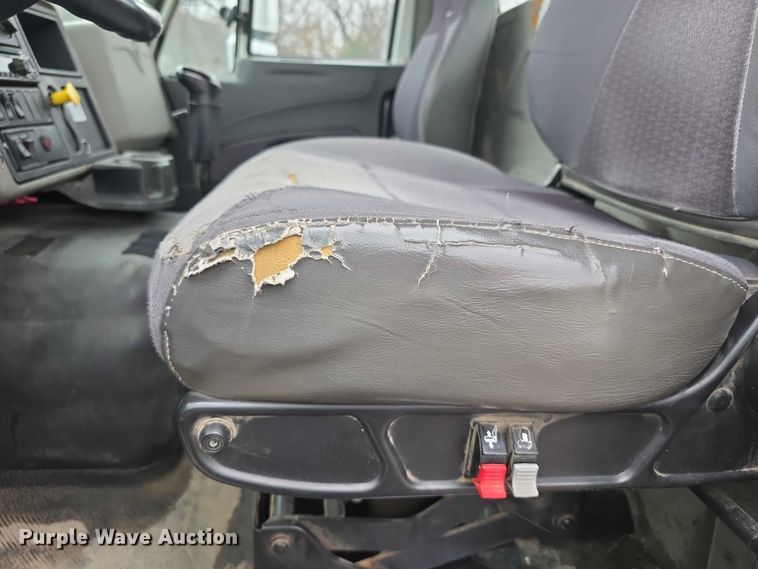 image for item DX7156 2016 International 7600 truck cab and chassis