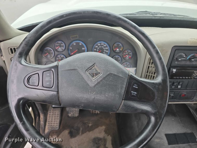 image for item DX7156 2016 International 7600 truck cab and chassis