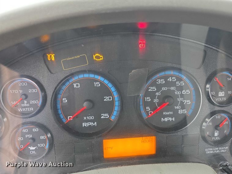 image for item DX7156 2016 International 7600 truck cab and chassis