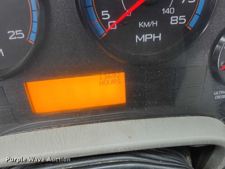 image for item DX7156 2016 International 7600 truck cab and chassis