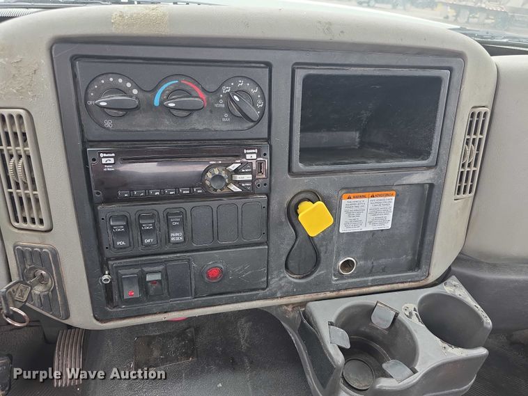 image for item DX7156 2016 International 7600 truck cab and chassis