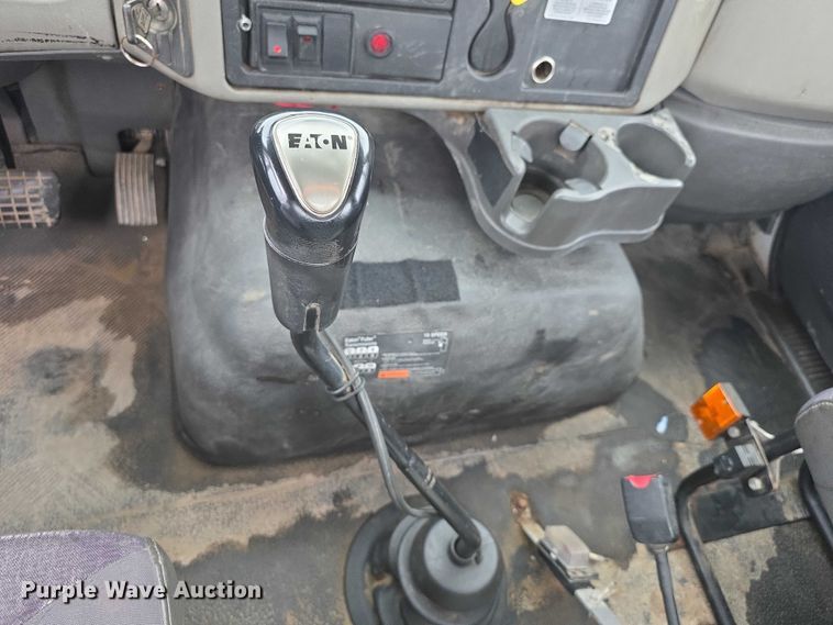 image for item DX7156 2016 International 7600 truck cab and chassis