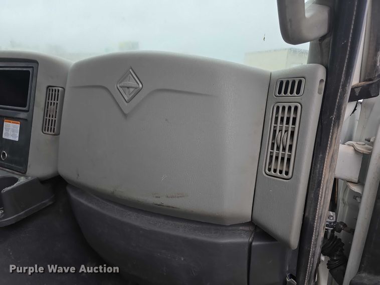 image for item DX7156 2016 International 7600 truck cab and chassis