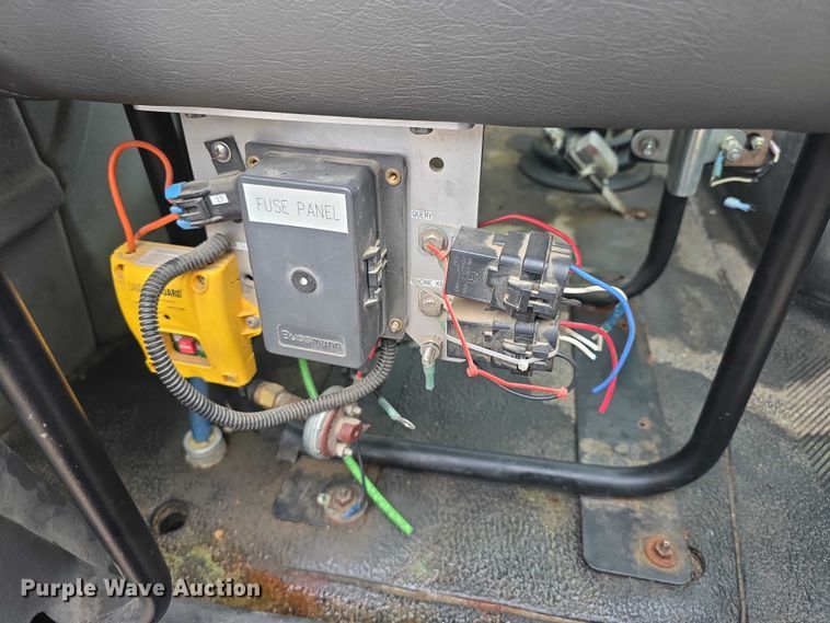 image for item DX7156 2016 International 7600 truck cab and chassis