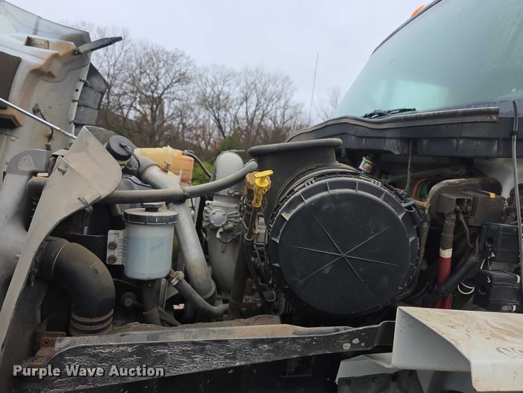 image for item DX7156 2016 International 7600 truck cab and chassis