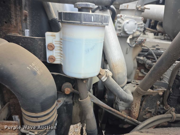 image for item DX7156 2016 International 7600 truck cab and chassis