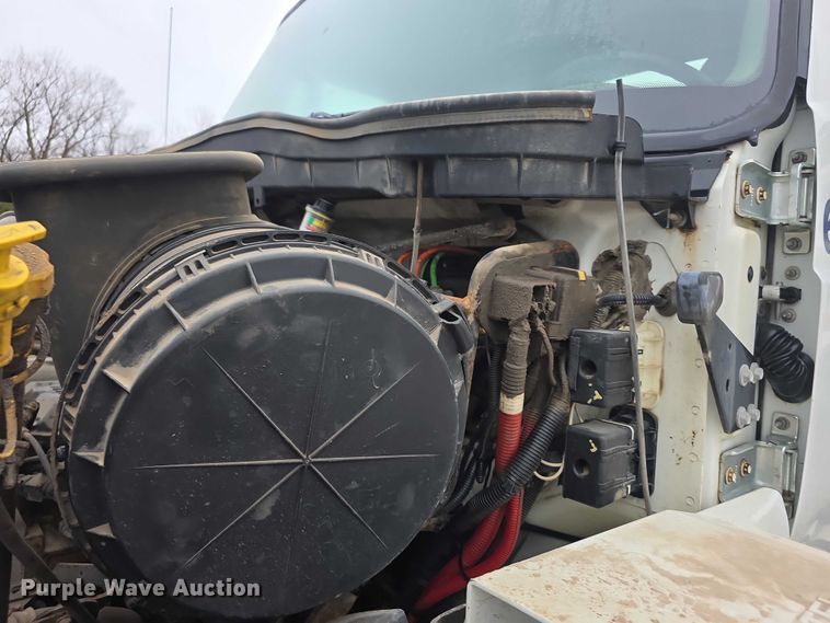 image for item DX7156 2016 International 7600 truck cab and chassis