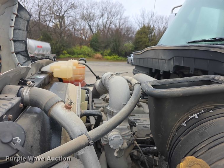 image for item DX7156 2016 International 7600 truck cab and chassis